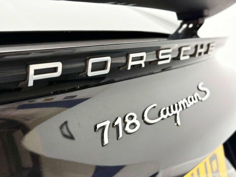Porsche 718 Cayman Gt4  #34