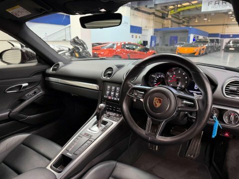 Porsche 718 Cayman Gt4  #22