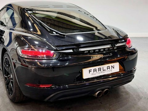 Porsche 718 Cayman Gt4  #38