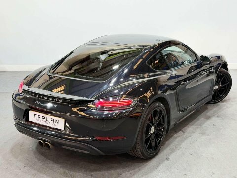 Porsche 718 Cayman Gt4  #15