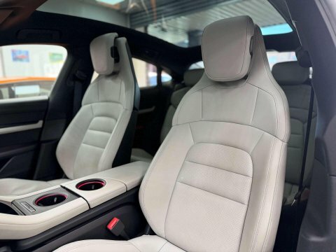 Porsche Taycan Performance Plus 93.4Kwh White #6
