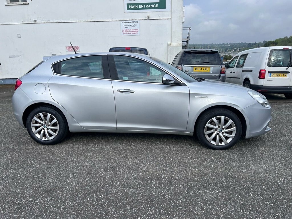 Alfa Romeo Giulietta 2L Distinctive Grey #2