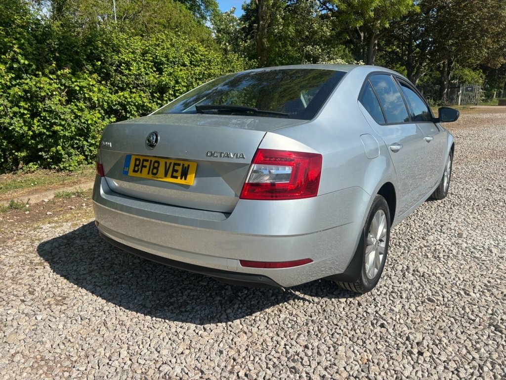 Skoda Octavia 1.6L S BF18VEW Silver #4