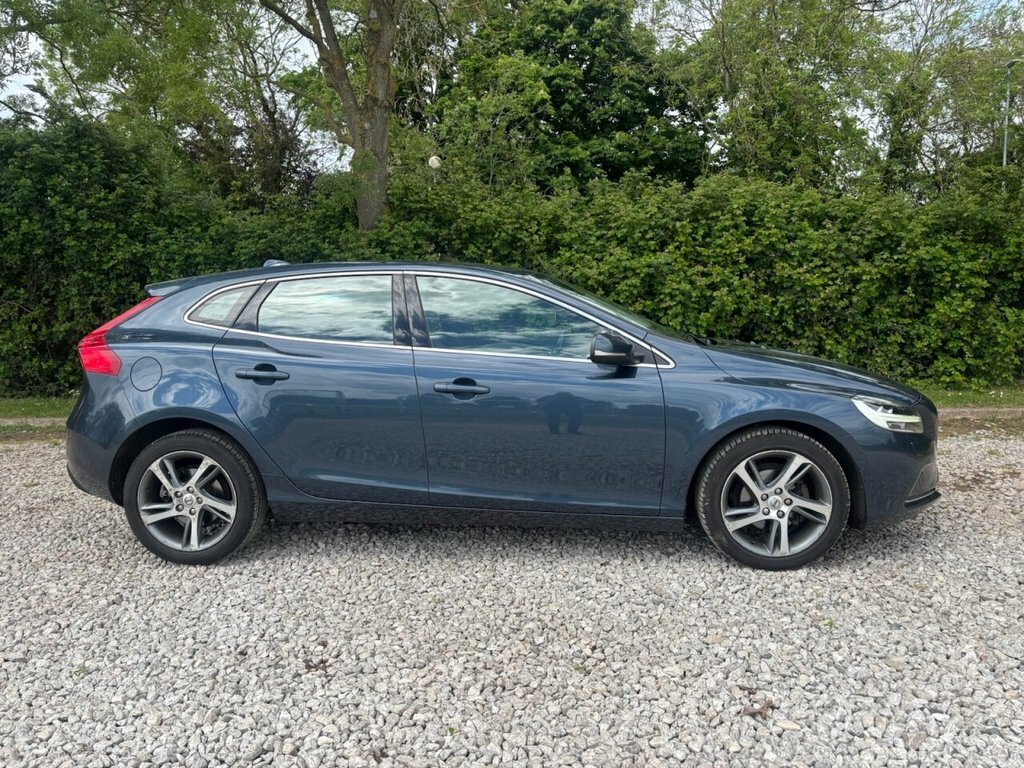 Volvo V40 2L Inscription WO17FHG Blue #2