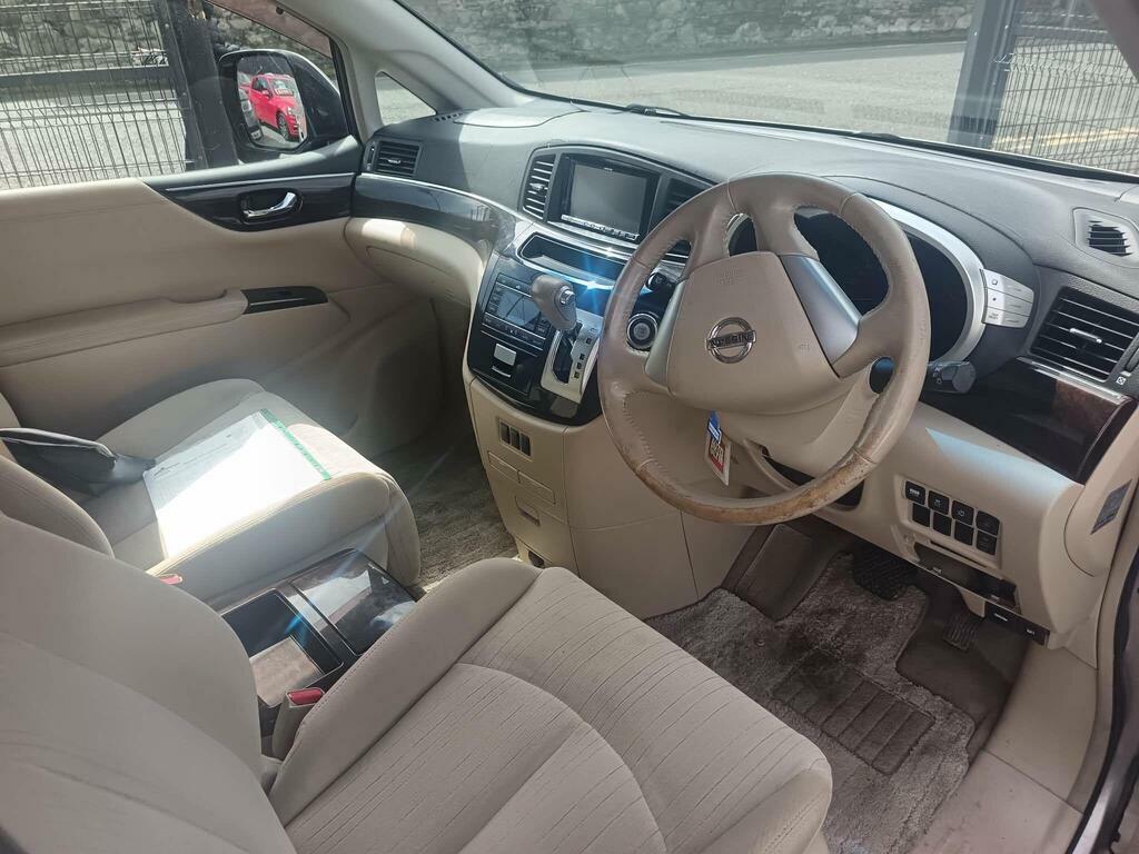 Nissan Elgrand 2.5 E 52 Silver #8