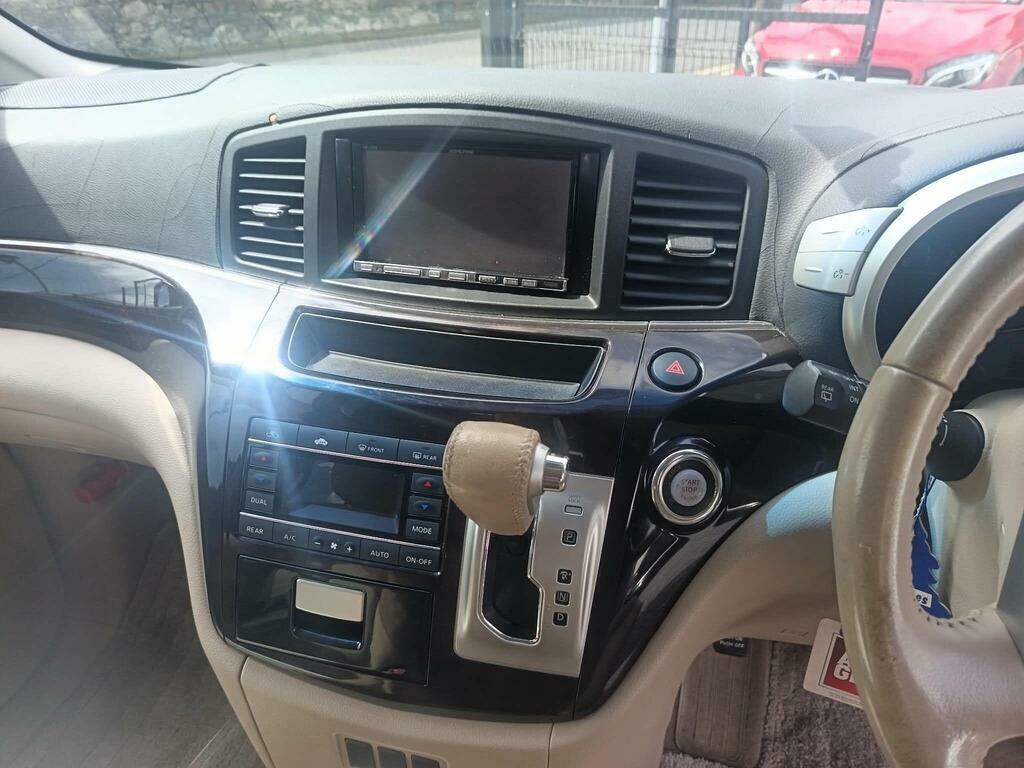 Nissan Elgrand 2.5 E 52 Silver #7