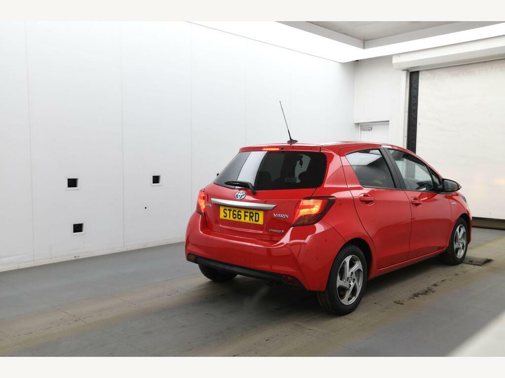 Toyota Yaris 1.5 Vvt-h Icon E-cvt Euro 6 ST66FRD Red #4