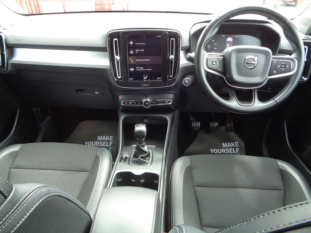 Volvo XC40 T3 Momentum NL20RPO Black #3