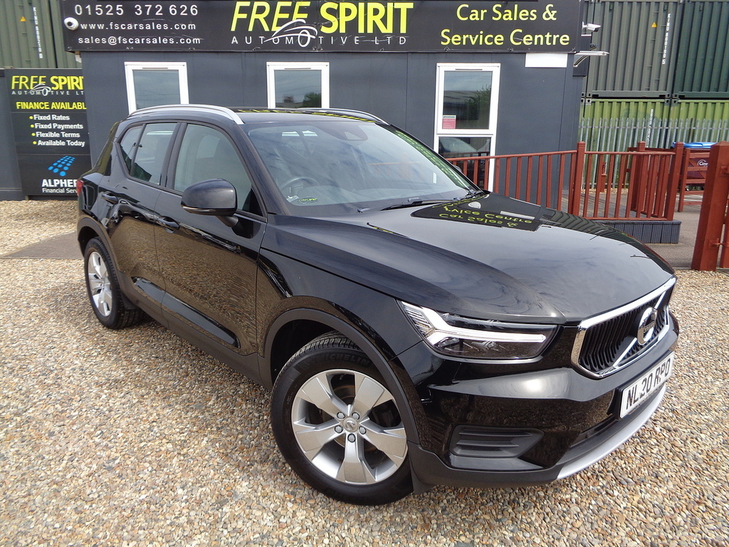 Volvo XC40 T3 Momentum Black