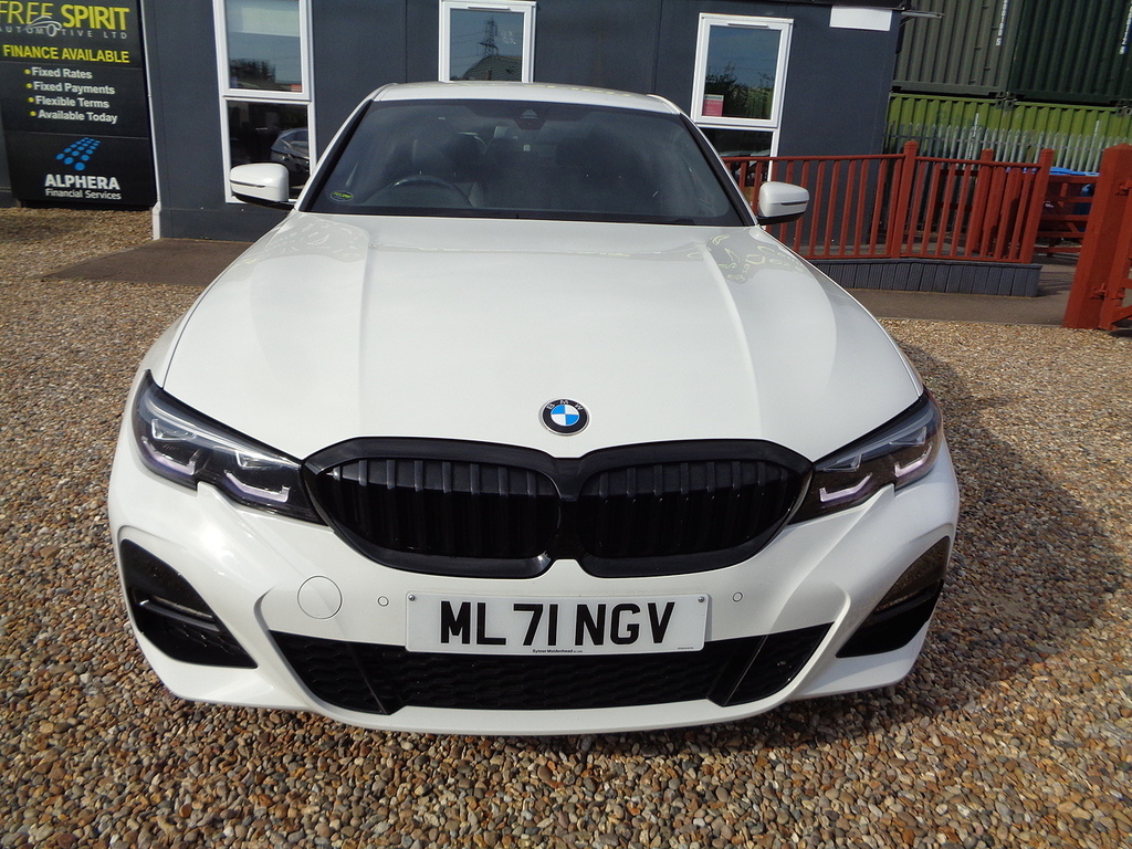 BMW 3 Series 320I M Sport ML71NGV White #3