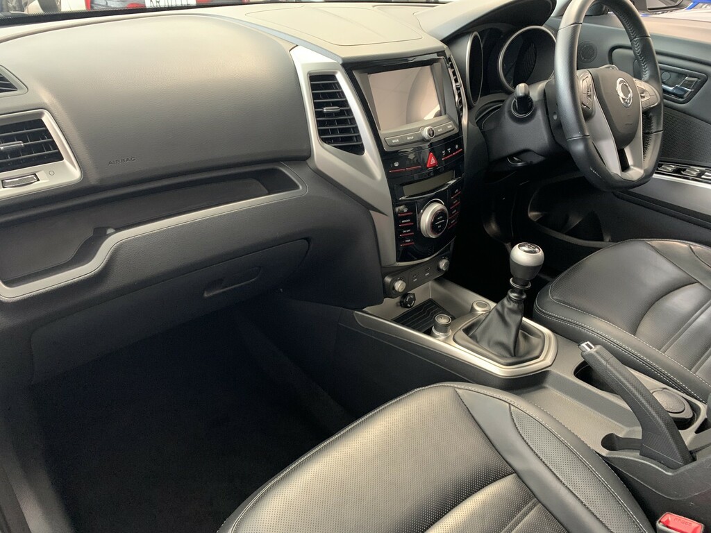 SsangYong Tivoli Suv 1.6 E-xgi Ex 201717 YR17VBN Silver #2