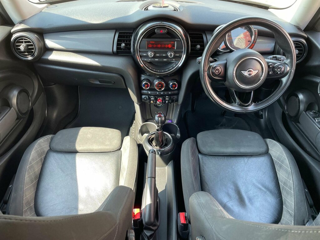 Mini Hatch 1.5 Cooper D Euro 6 Ss YG64GGV Orange #2