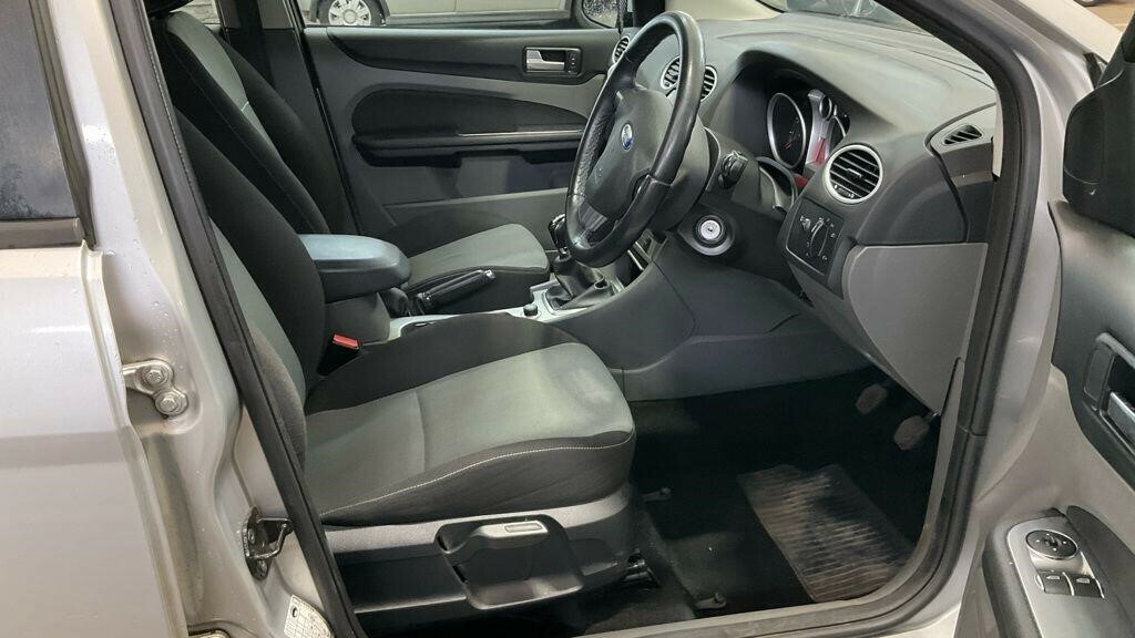 Ford Focus 1.6 Zetec AO11XBS #6