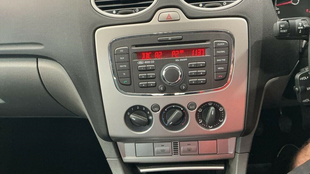 Ford Focus 1.6 Titanium FY11XBR #4