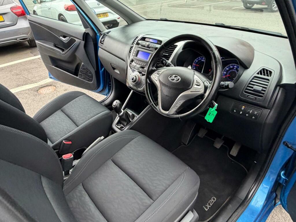 Hyundai Ix20 Hatchback 1.4 Blue Drive Se Euro 6 Ss 2017 YD17DDP Blue #3
