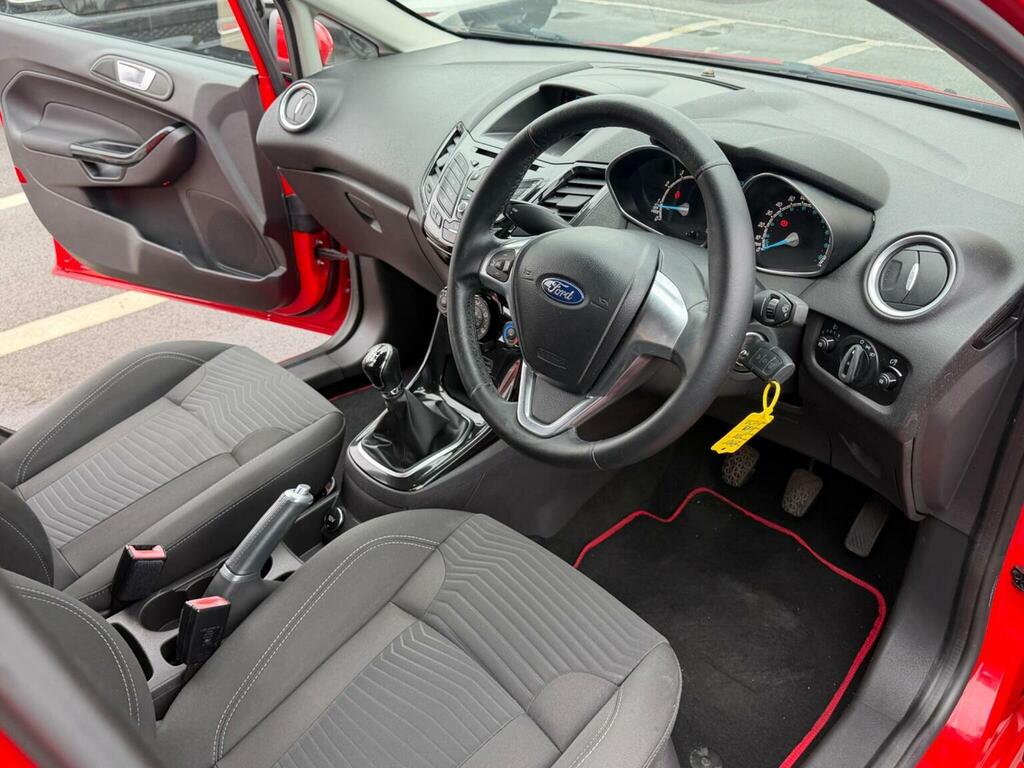 Ford Fiesta Hatchback 1.25 Zetec Euro 5 201515 BN15JFX Red #3