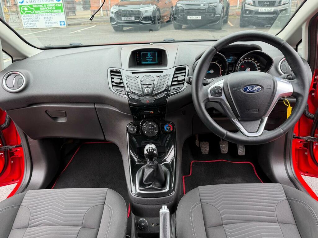 Ford Fiesta Hatchback 1.25 Zetec Euro 5 201515 BN15JFX Red #2