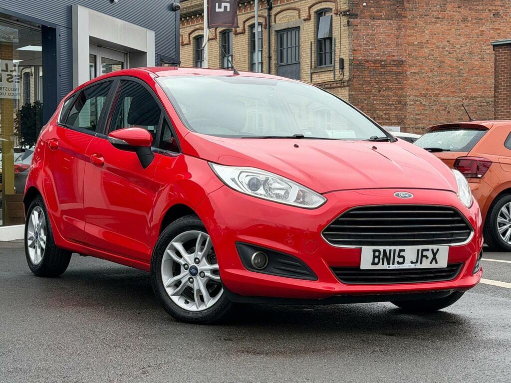 Ford Fiesta Hatchback 1.25 Zetec Euro 5 201515 Red