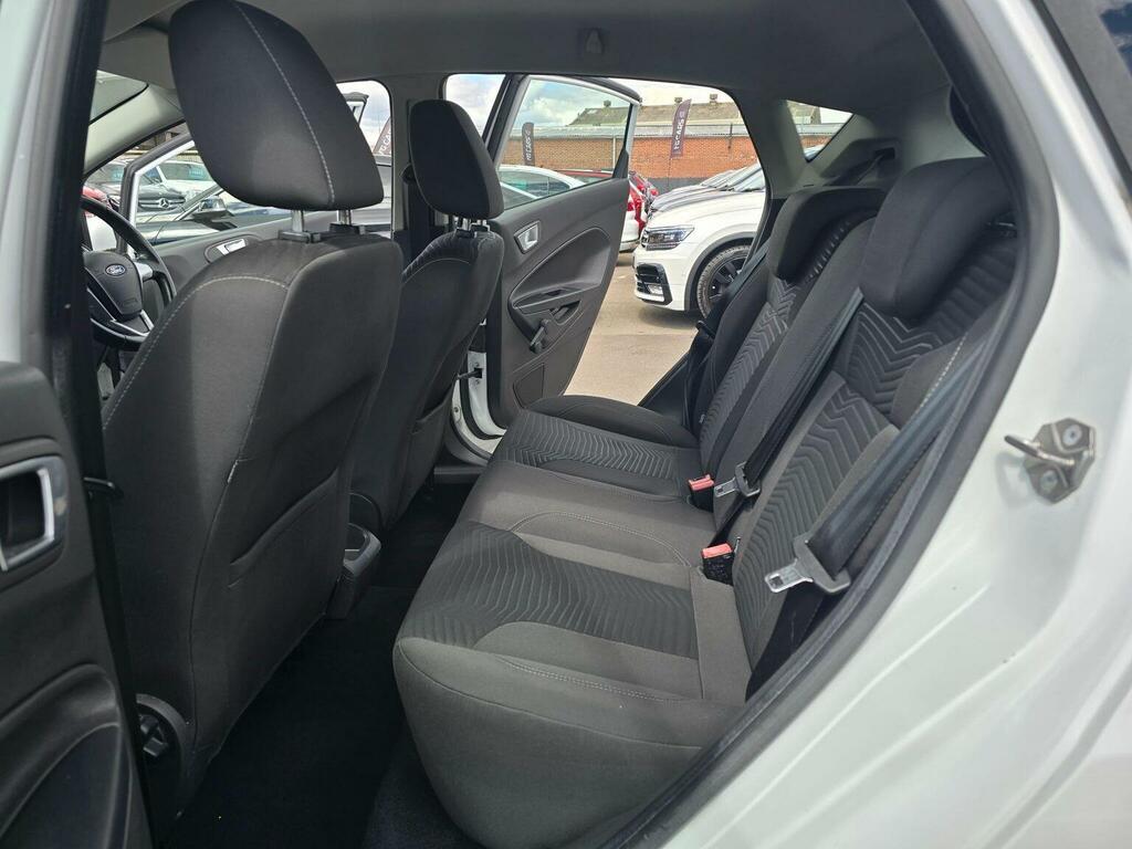 Ford Fiesta Hatchback 1.5 Tdci Zetec Euro 6 201565 BG65XUZ White #5
