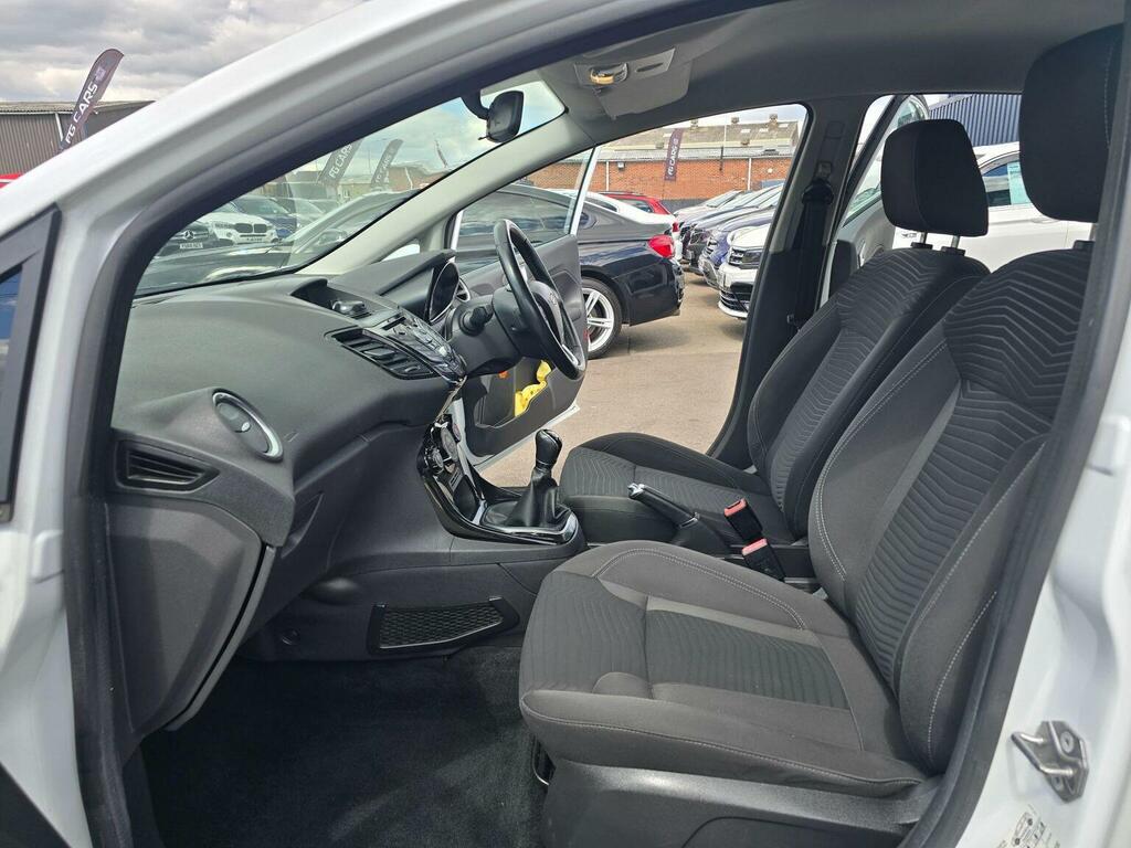 Ford Fiesta Hatchback 1.5 Tdci Zetec Euro 6 201565 BG65XUZ White #4