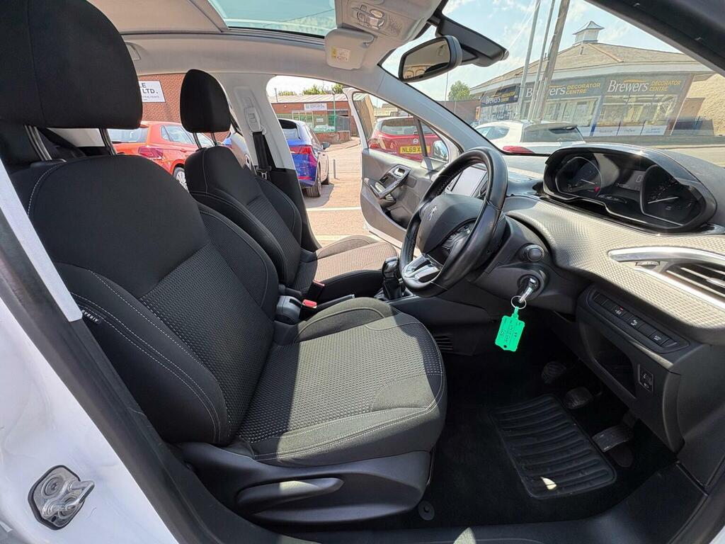 Peugeot 208 Hatchback 1.2 Puretech Allure Premium Euro 6 Ss PJ18GNN White #3
