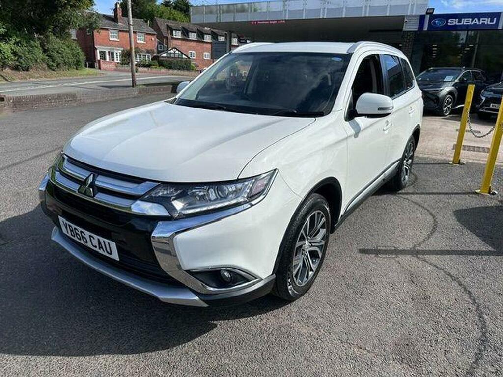 Mitsubishi Outlander Suv 2.2 Di-d 3 4Wd Euro 6 201766 White #3