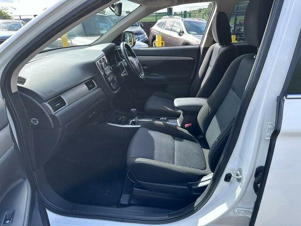 Mitsubishi Outlander Suv 2.2 Di-d 3 4Wd Euro 6 201766 White #5