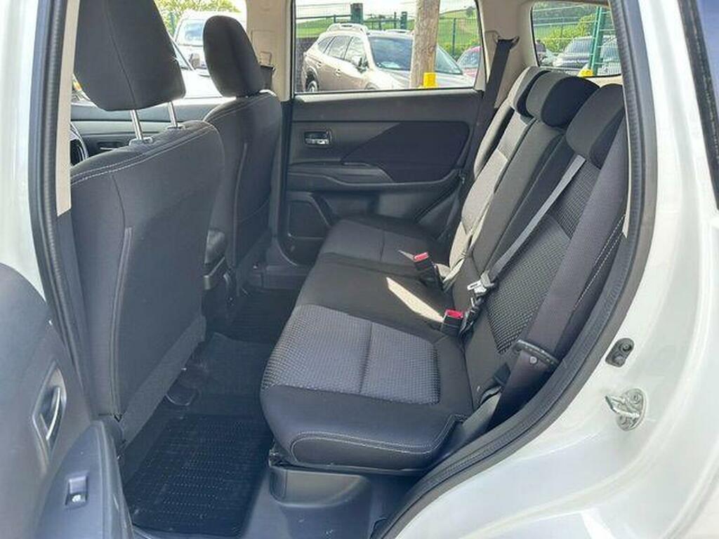 Mitsubishi Outlander Suv 2.2 Di-d 3 4Wd Euro 6 201766 White #6