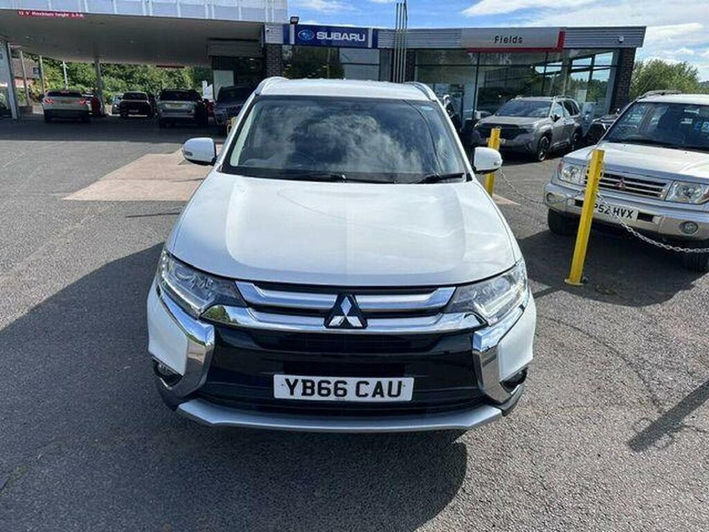 Mitsubishi Outlander Suv 2.2 Di-d 3 4Wd Euro 6 201766 White #2