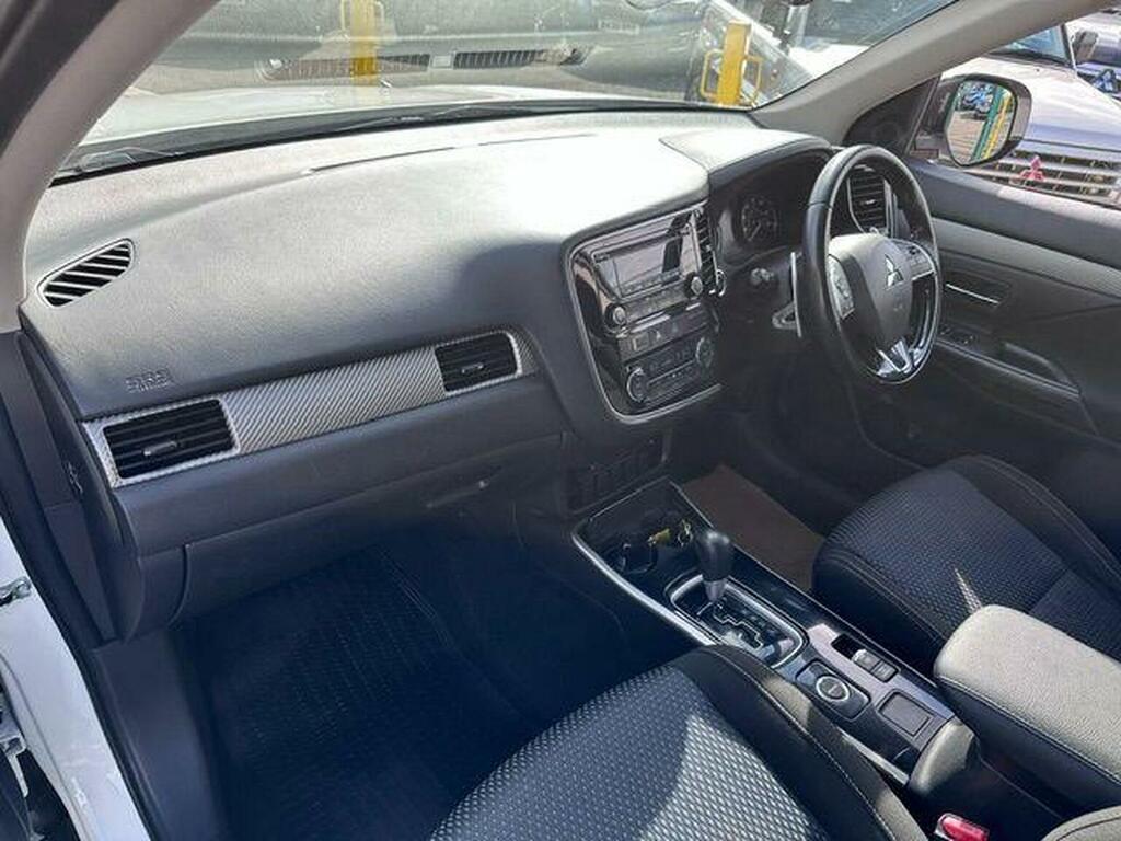 Mitsubishi Outlander Suv 2.2 Di-d 3 4Wd Euro 6 201766 White #4