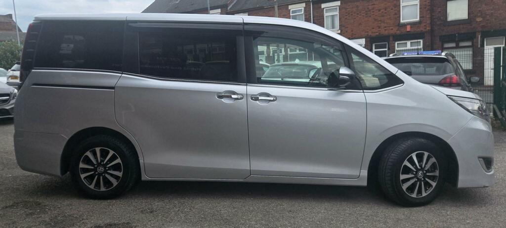 Toyota Voxy Hybrid 1.8 Hybrid Mpv Cvt Voxy Silver #4