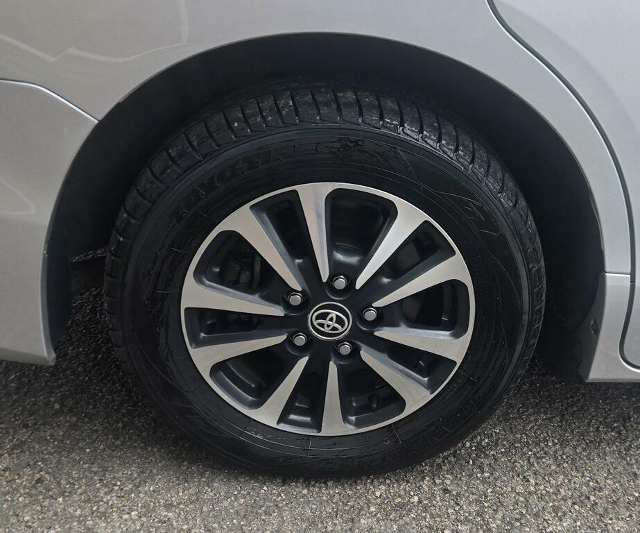 Toyota Voxy Hybrid 1.8 Hybrid Mpv Cvt Voxy Silver #6