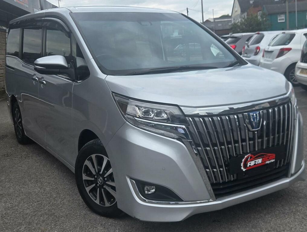 Toyota Voxy Hybrid 1.8 Hybrid Mpv Cvt Voxy Silver