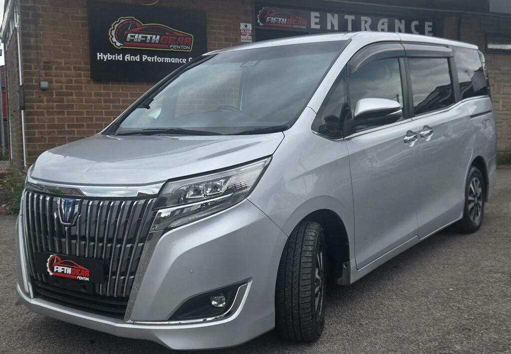 Toyota Voxy Hybrid 1.8 Hybrid Mpv Cvt Voxy Silver #2