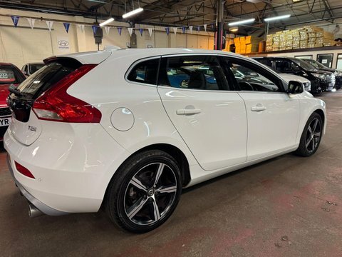 Volvo V40 T2 R-design Nav MJ19ONP White #6