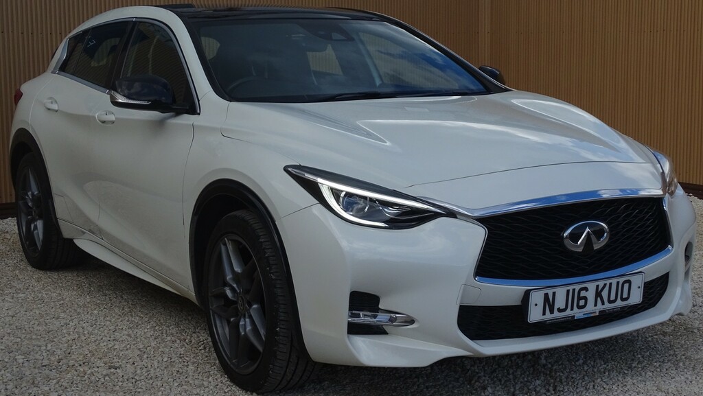 Infiniti Q30 Hatchback 1.5 D Sport 201616 NJ16KUO White #5