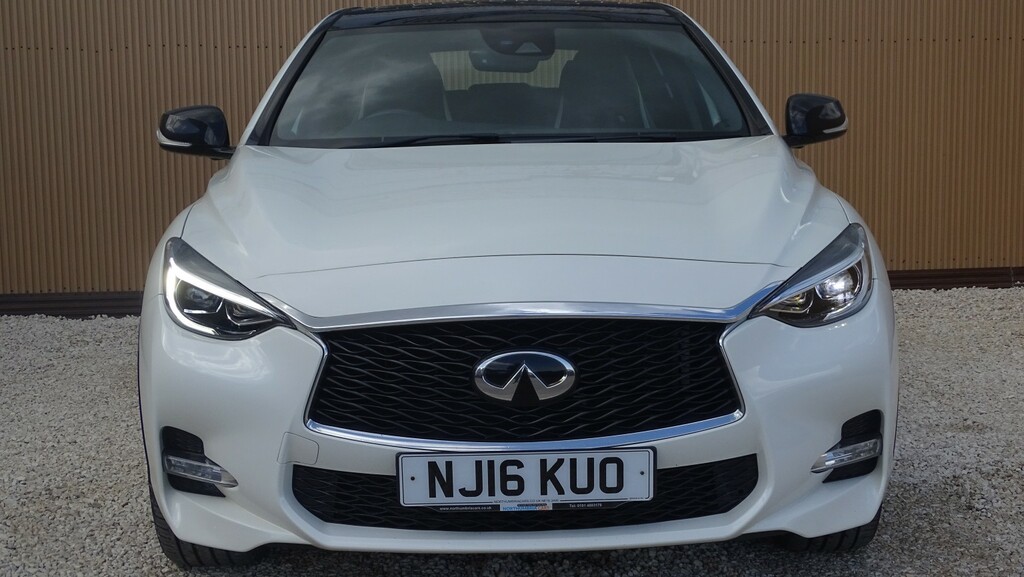 Infiniti Q30 Hatchback 1.5 D Sport 201616 NJ16KUO White #6