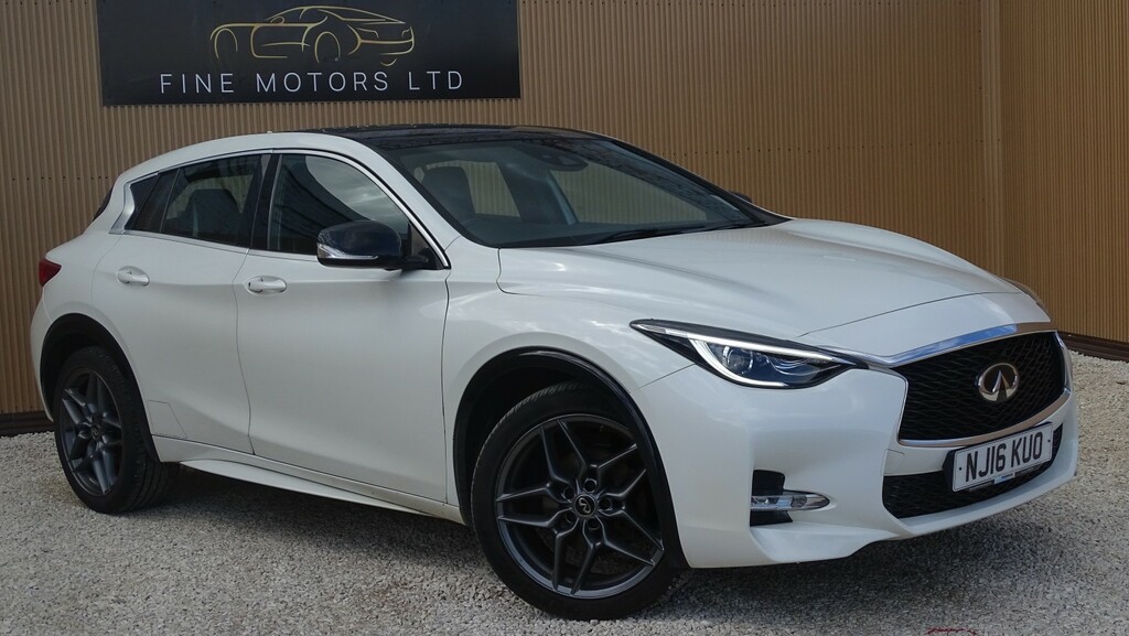 Infiniti Q30 Hatchback 1.5 D Sport 201616 NJ16KUO White #2