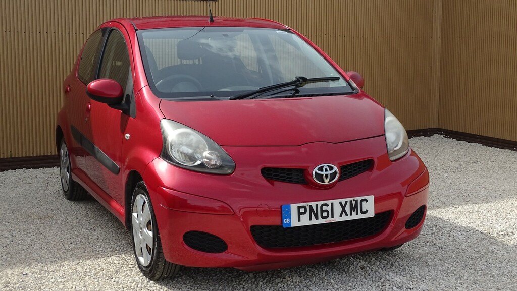 Toyota Aygo Hatchback 1.0 Vvt-i Ice 201161 Red #3