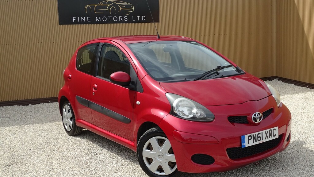Toyota Aygo Hatchback 1.0 Vvt-i Ice 201161 Red #2