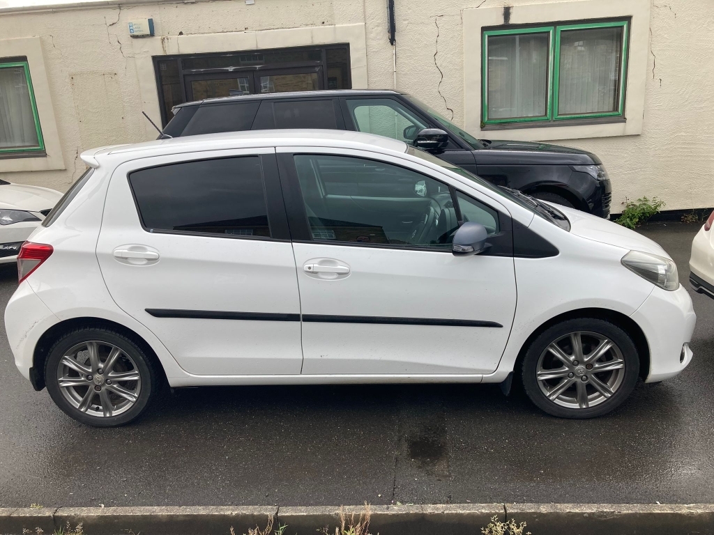 Toyota Yaris 1.3 Vvt-i Sr PX13ZYG White #3