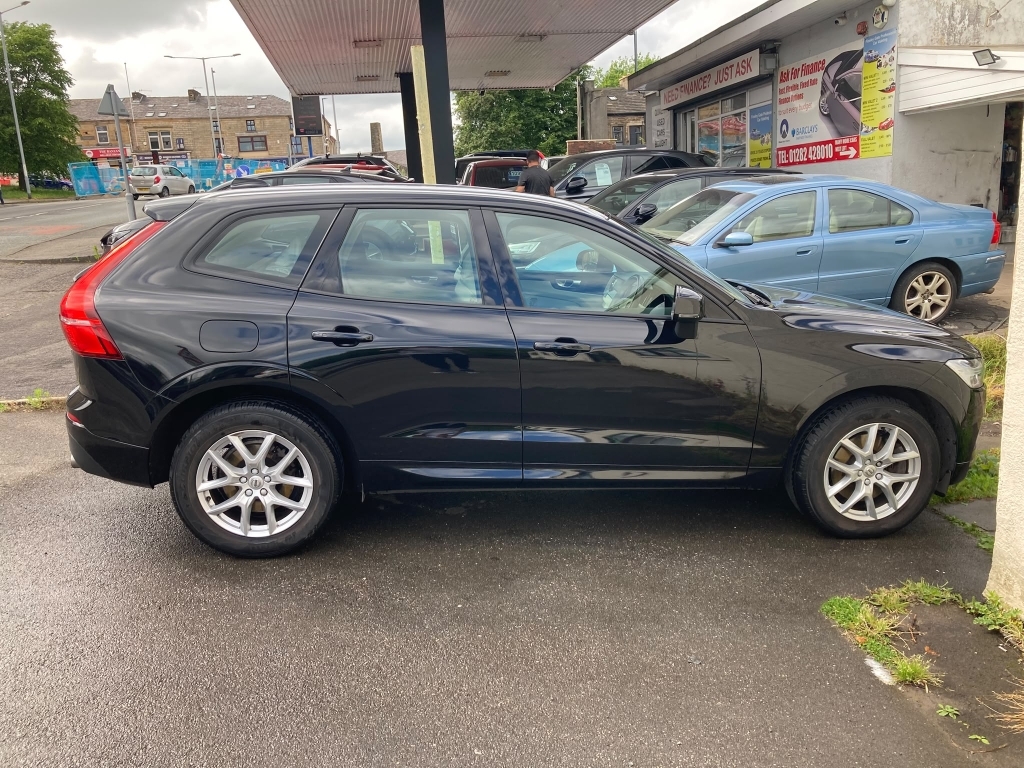 Volvo XC60 2.0 T5 Momentum Pro Awd RA19YVJ Black #4