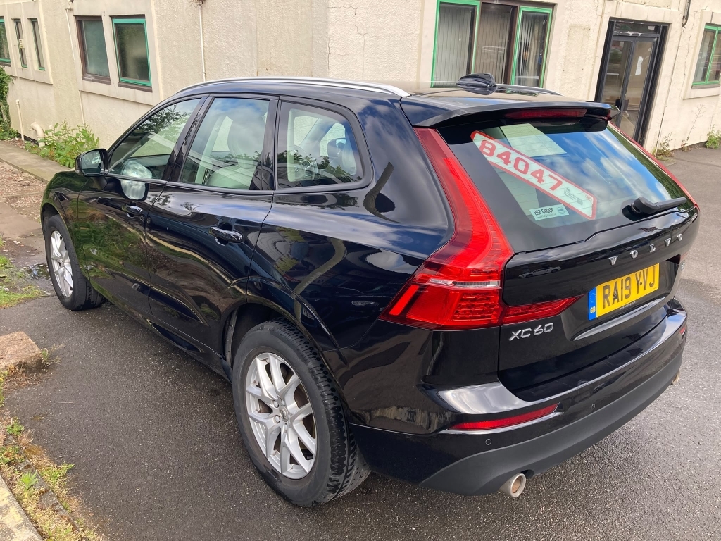 Volvo XC60 2.0 T5 Momentum Pro Awd RA19YVJ Black #2
