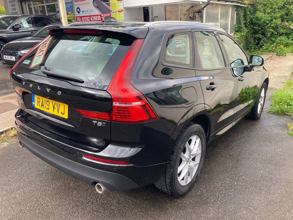 Volvo XC60 2.0 T5 Momentum Pro Awd RA19YVJ Black #3