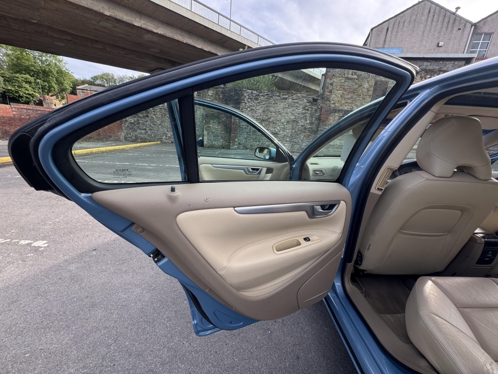 Volvo S60 2.4 D5 Se Silver #39