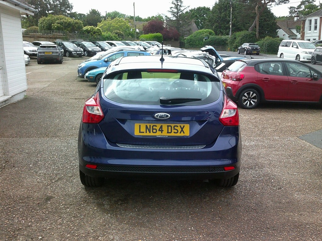 Ford Focus Hatchback 1.6 Zetec Navigator 2014 LN64DSX Blue #3
