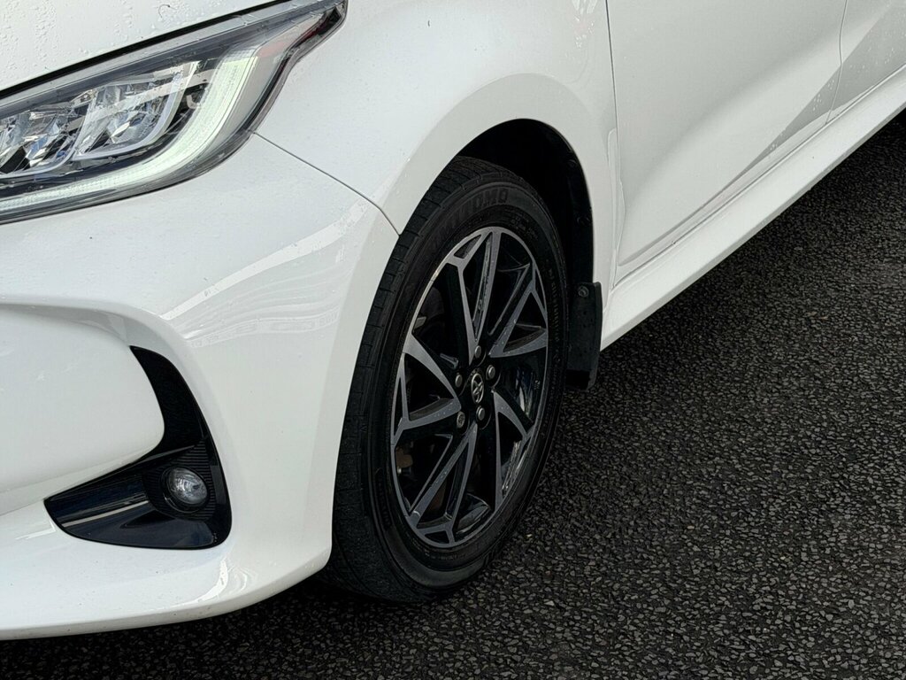 Toyota Yaris 1.5 Hybrid Design Cvt RK23OOG White #6