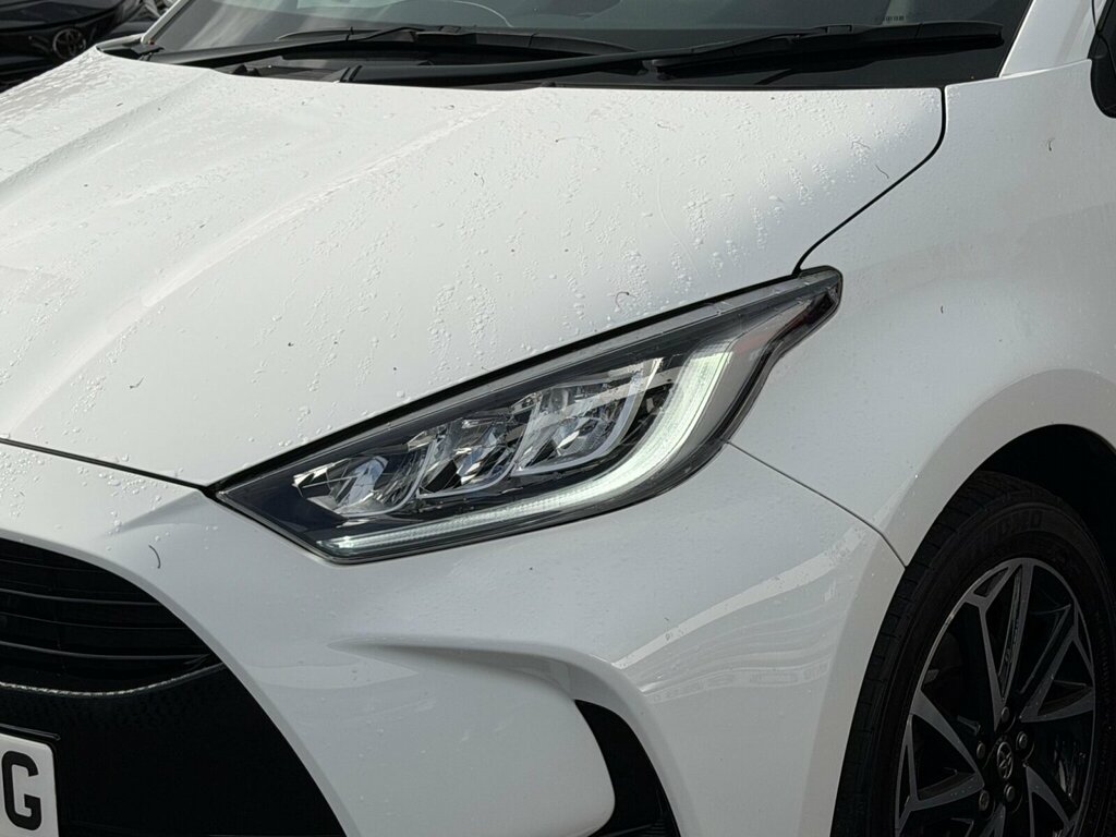 Toyota Yaris 1.5 Hybrid Design Cvt RK23OOG White #5