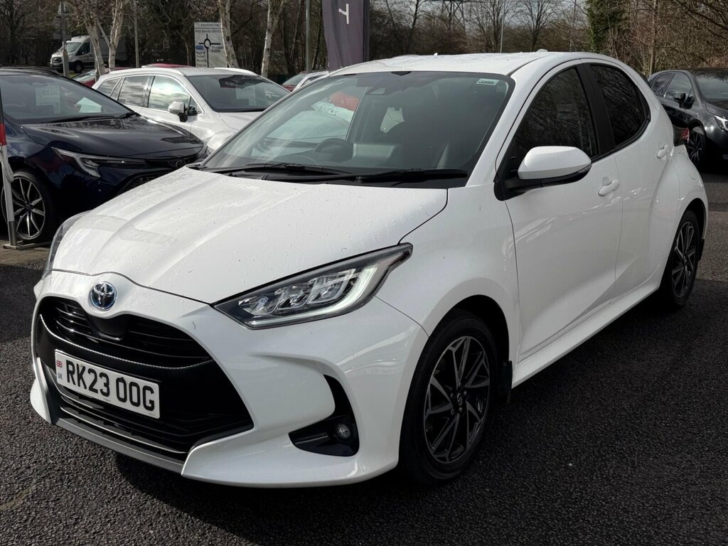 Toyota Yaris 1.5 Hybrid Design Cvt RK23OOG White #4