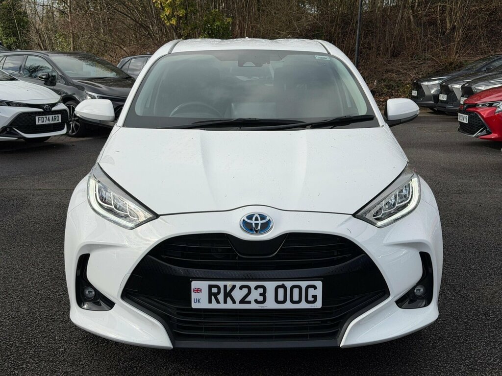 Toyota Yaris 1.5 Hybrid Design Cvt RK23OOG White #3